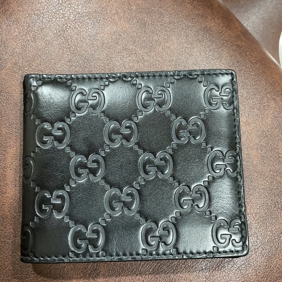 Gucci signature men’s bifold wallet - Picture 2 of 5